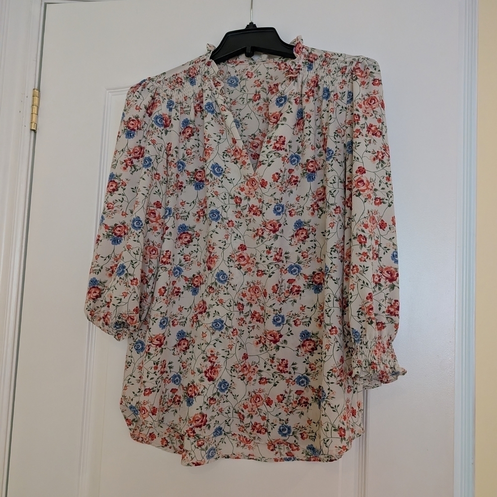 Floral Print Women's Top Size Medium